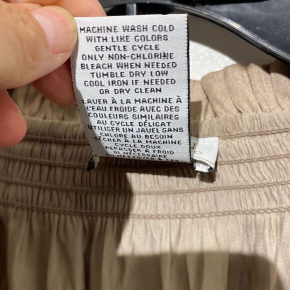 Carmen Marc Valvo Women's Taupe Tan Ruffles Neck Tie Satin Blouse Top Large - Picture 8 of 8